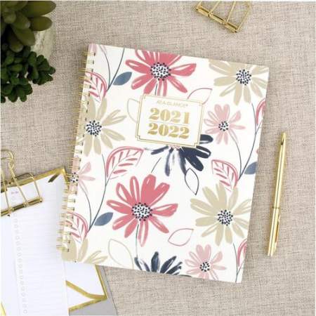 AT-A-GLANCE Badge Floral Academic Planner (1535F805A)