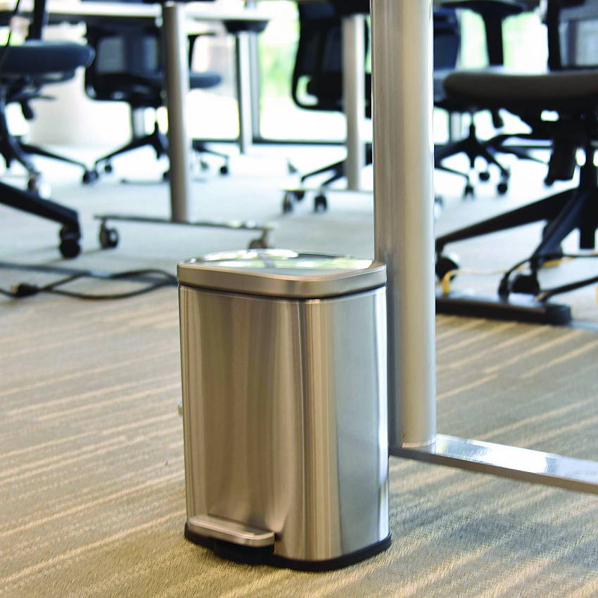 Step Pedal Trash Can, 1.3 gal, Plastic/Stainless Steel, Silver (HLSS01R)