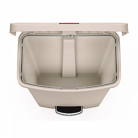 Streamline Resin Step-On Container, Front Step Style, 18 gal, Polyethylene, Beige (1883460)