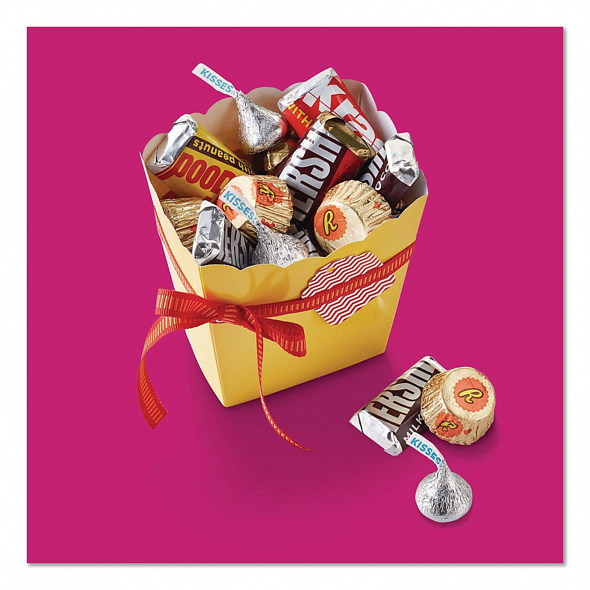 Milk Chocolate Candy Mini Assortment, 32.9 oz Bag, 122 Individually Wrapped Chocolates (22002588)