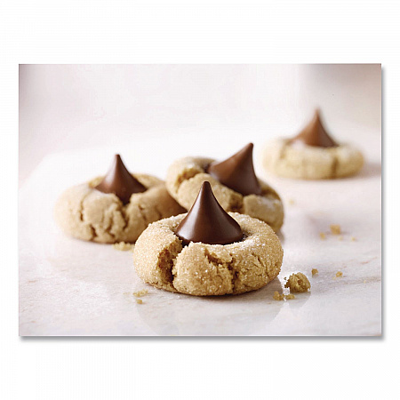 KISSES Milk Chocolate Candy, Silver Foils, 60 oz Bag (HEC33458)