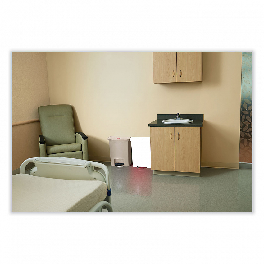 Streamline Resin Step-On Container, Front Step Style, 8 gal, Polyethylene, Beige (1883456)